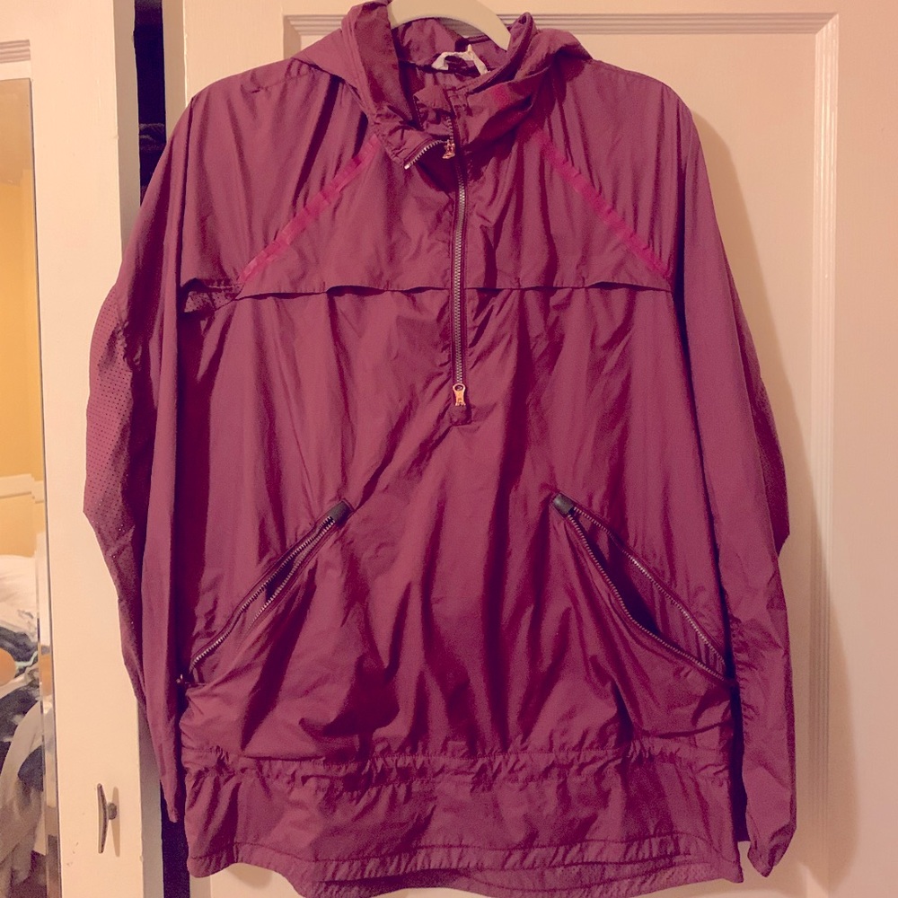 LuLulemon cranberry windbreaker pullover with copper zippers